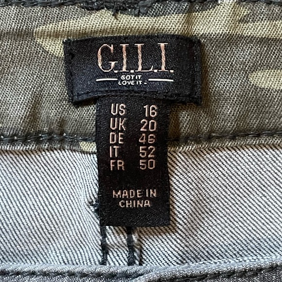G.I.L.I. Got It Love It Jeans Women's Size 16 Gray With Camouflage Accents - Picture 3 of 8